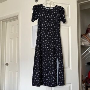 Super cute H&M dress in XS and very good condition.